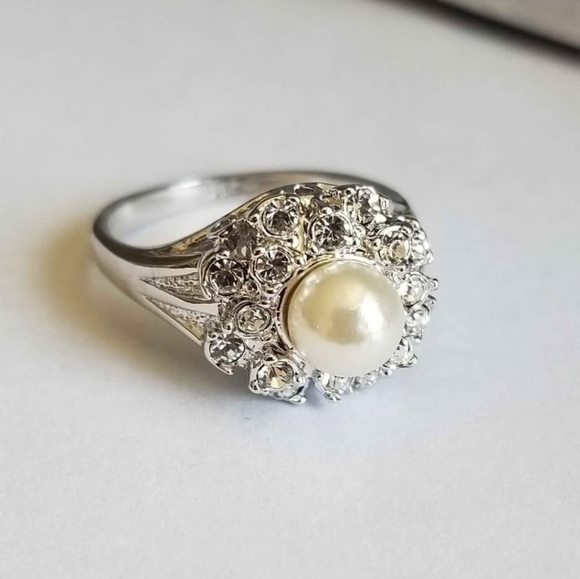 New 18K White Gold Plated Diamond Pearl Flower Ring for Women